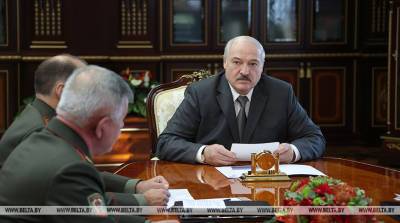 "Надо на это реагировать". Лукашенко заявил об озабоченности Беларуси и России ситуацией на границе с Украиной