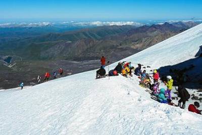 В России решили ограничить походы в горы после гибели альпинистов на Эльбрусе