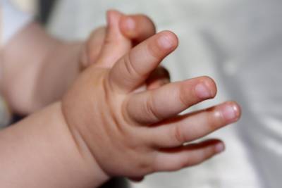 Медики нашли в организме младенцев в 13 раз больше микропластика, чем у взрослых