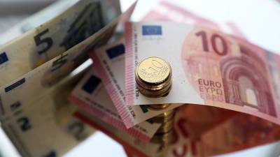 Аналитик посоветовала отказаться от инвестиций в евро