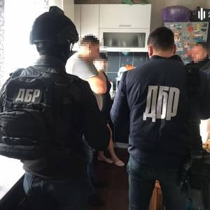 Запорожскому полицейскому, который продавал крупные партии наркотиков из вещдоков, готовят подозрение