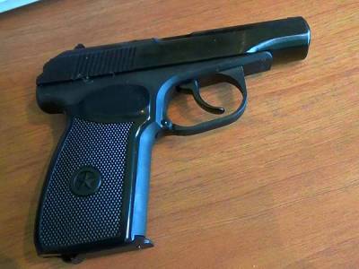 В Тюмени студент пронес в колледж пистолет: к счастью тот оказался игрушечным