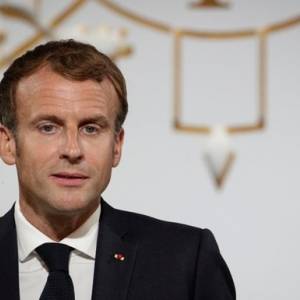 Французский президент подал жалобу на папарацци