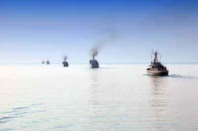 По случаю Дня памяти корабли ВМФ Азербайджана произвели залповый огонь в Бакинской бухте
