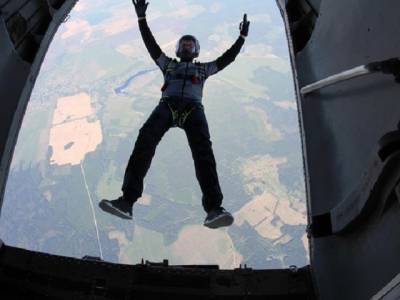 Под Миассом парашютист упал с высоты 1000 метров