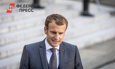 Неизвестный бросил в президента Франции яйцо