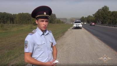 Сотрудник ППС Иван Тузиков спас новосибирца из горящего автомобиля
