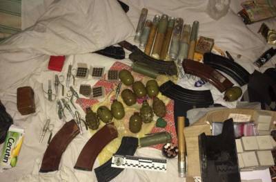 В Херсоне у местного жителя обнаружили арсенал боеприпасов