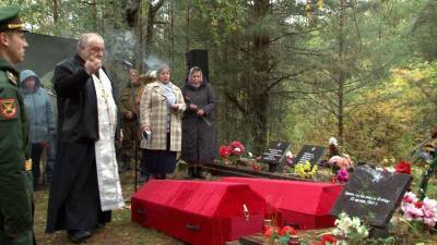В Выборгском районе захоронили останки 19 красноармейцев