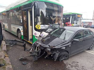 В ДТП с автобусом в Воронеже пострадал человек