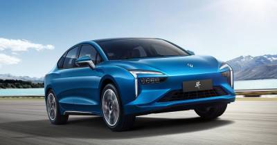 По цене Skoda Octavia: представили недорогой электрический седан Renault