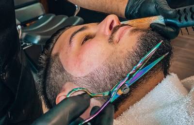 Мужчинам в Афганистане запретили стричь и брить бороды в парикмахерских