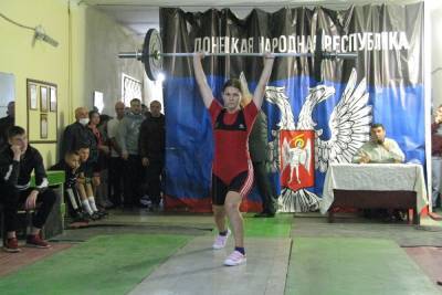 В ДНР провели первенство по тяжелой атлетике среди детей