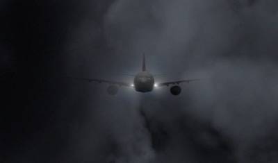 В летевший из Екатеринбурга в Сочи самолет ударила молния (ВИДЕО)