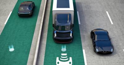 Заряжает электромобили на ходу: в США построят дорогу будущего