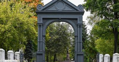 В Москве отреставрировали чугунные ворота Николаевской военной богадельни