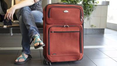 Бирка с адресом на чемодане может навести грабителей на жилье