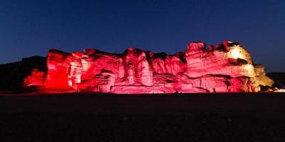 Национальный парк Тимна по ночам будет окрашиваться в розовый цвет