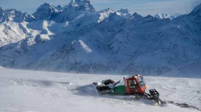 После смерти пяти альпинистов на Эльбрусе задержан организатор восхождения