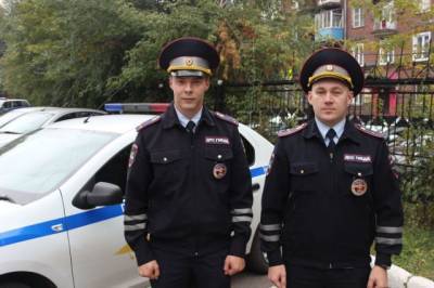 В Кузбассе инспекторы ДПС помогли спасти жизнь 20-летней девушке