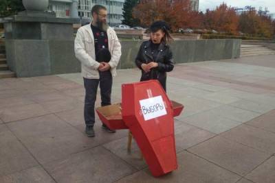Участницу символических «похорон выборов» в Улан-Удэ могут «привлечь»