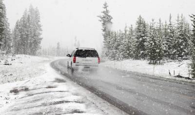 В Кемеровской области первый снегопад привел к опасным ситуациям на дорогах