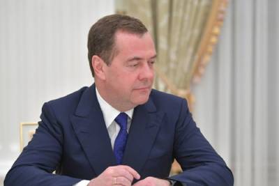 Медведев ответил на сомнения Запада в легитимности выборов: Плевать