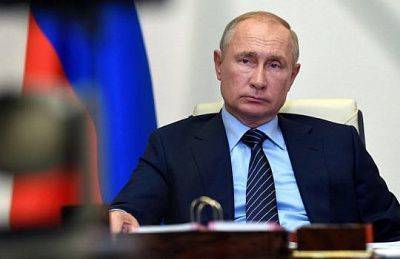 Путин поручил снизить количество контрольных работ в школах
