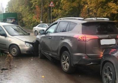 В аварии на улице Сережина Гора пострадали два человека