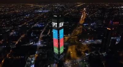 Небоскреб Torre Colpatria в столице Колумбии окрасился в цвета азербайджанского флага