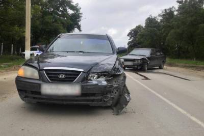 В Волгоградской области в ДТП с двумя авто пострадали девушка и ребенок