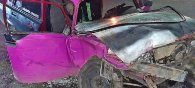 В Петрозаводске водитель иномарки при перестроении отправил пассажира российского внедорожника в больницу