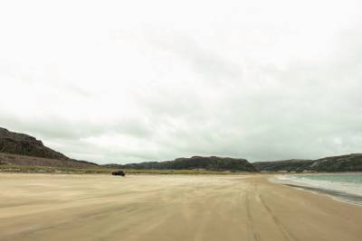 На Драконьем пляже в Териберке разворовывают камни