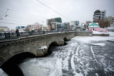 В Екатеринбурге начались обсуждения реконструкции моста на улице Малышева