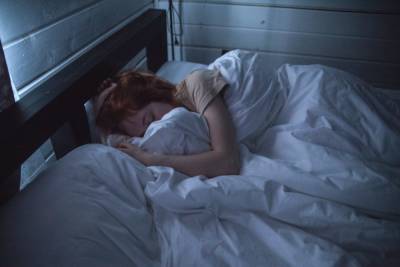 Пульмонолог Абакумов сообщил, что недосып может увеличить риск тяжелого течения коронавируса COVID-19