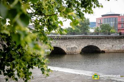 Жители Екатеринбурга решают как будут реконструировать Каменный мост на Малышева