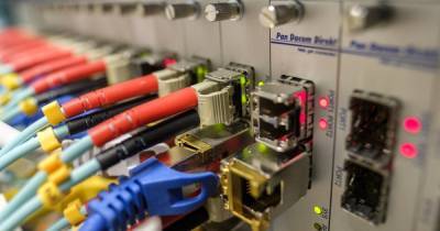 "Умный" оптоволоконный кабель может защитить себя от повреждений, а Интернет - от сбоев