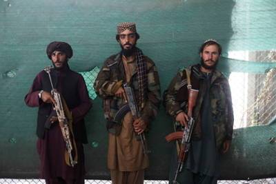Талибы опровергли запрет на бритье бород и стильные прически