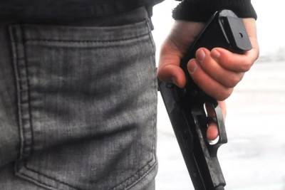 В Казани заметили вооруженного мужчину возле детсада