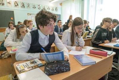 В Госдуме объяснили необходимость сокращения числа контрольных работ в школах
