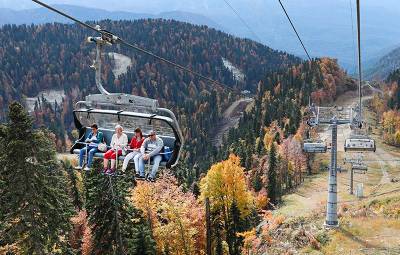 Названы самые популярные у россиян регионы для отдыха осенью