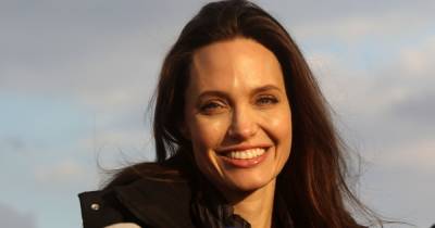 Анджелина Джоли подогрела слухи о романе с певцом, младшим за нее на 15 лет