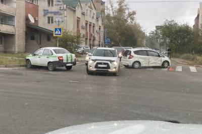 Иномарка и машина ФСИН столкнулись в центре Читы – никто не пострадал