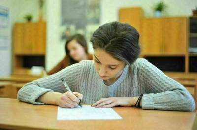 В России продолжат работу по сокращению числа контрольных в школах