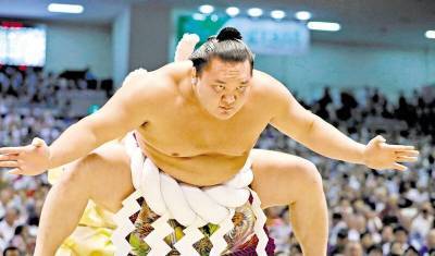 Самый титулованный сумоист мира окончил карьеру в 36 лет