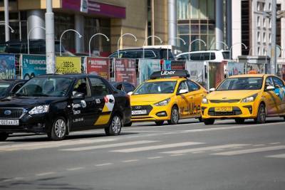 Кабмин внес в Думу закон, запрещающий судимым за тяжкие преступления работать в такси