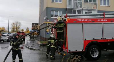 Восемь пожарных машин подъехали к 16-этажному жилому зданию в Новочебоксарске
