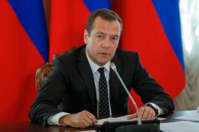 Медведев предупредил о возможности блокировки иностранных соцсетей в России
