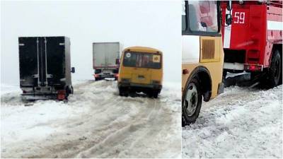 На юге Челябинской области два школьных автобуса и 18 автомобилей попали в снежный затор
