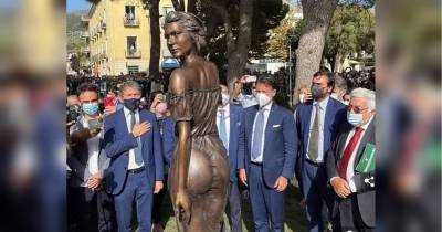 Майже гола жінка: екс-прем'єр Італії виявився замішаним у сексистський скандал зі статуєю